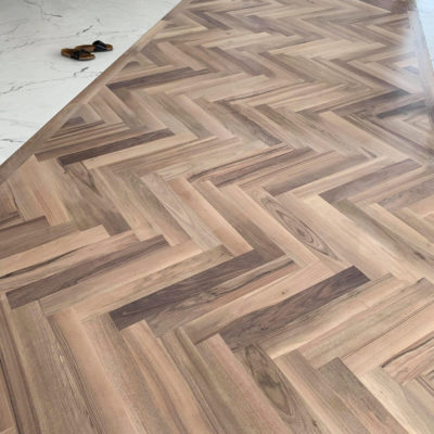 Pose de parquet en bâton rompu